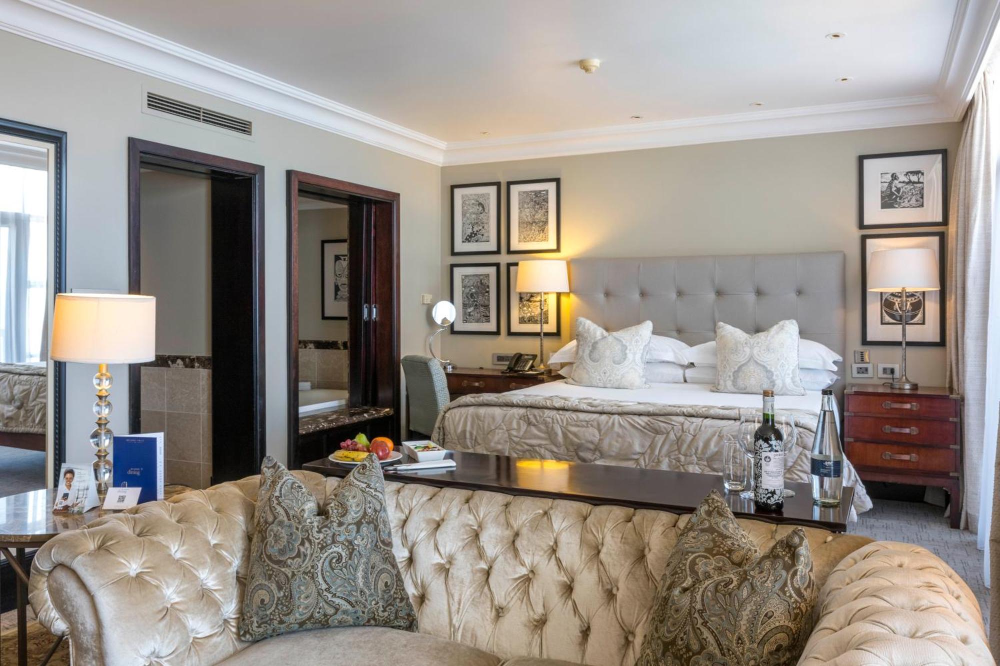 Beverly Hills Дърбан Екстериор снимка A suite at the hotel