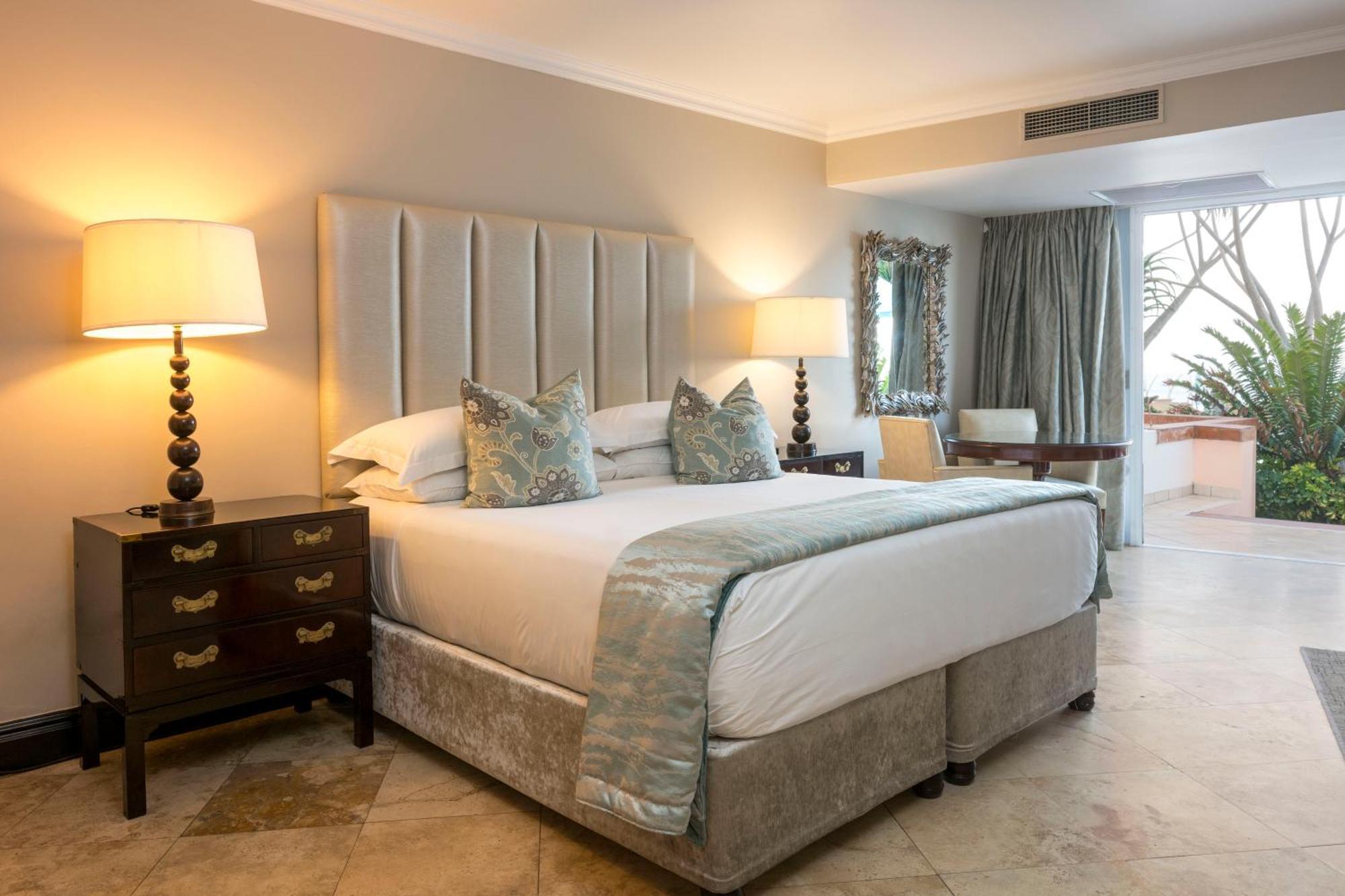 Beverly Hills Дърбан Екстериор снимка A bedroom at the hotel