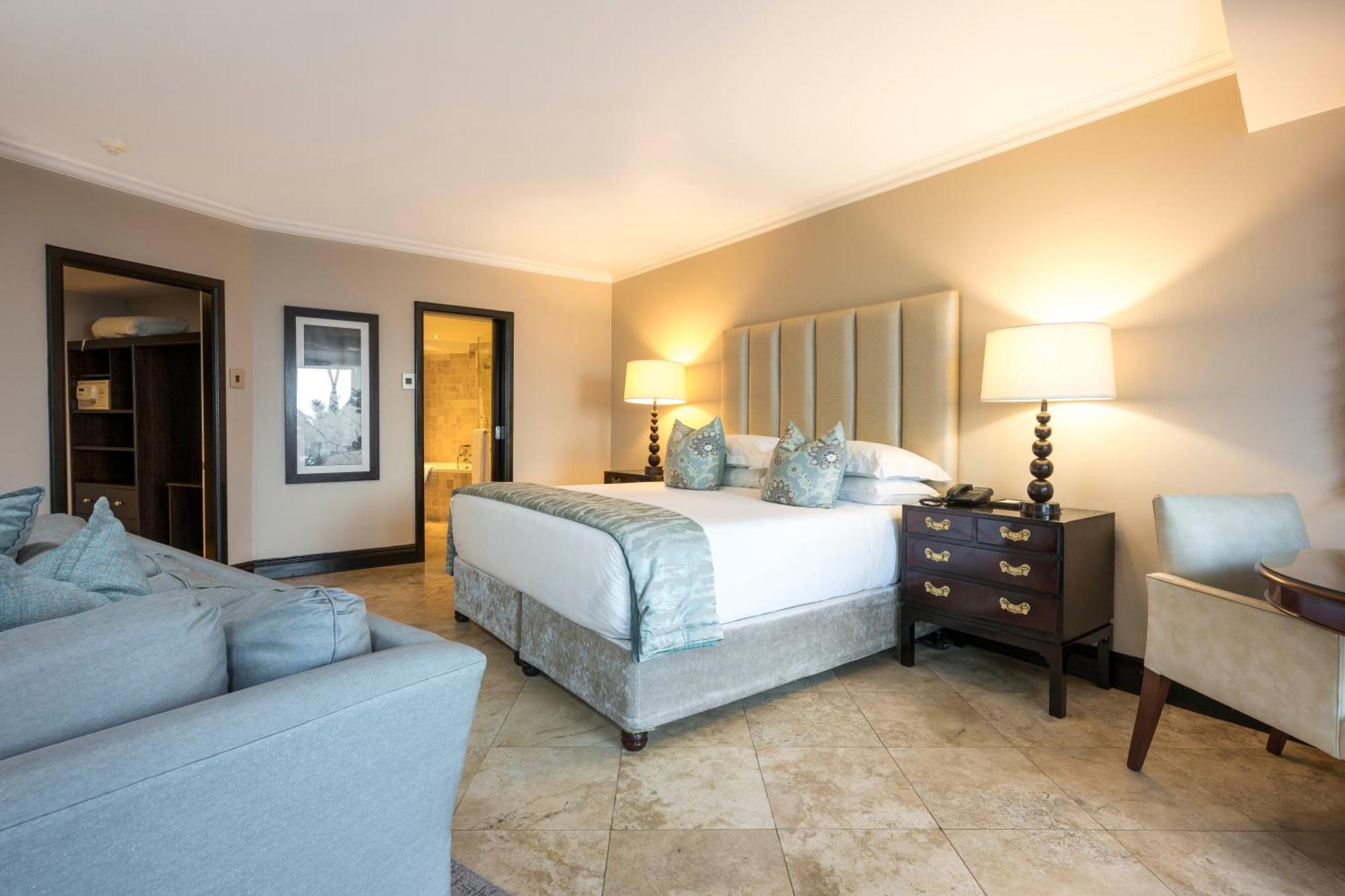 Beverly Hills Дърбан Екстериор снимка A bedroom at the Cape Grace