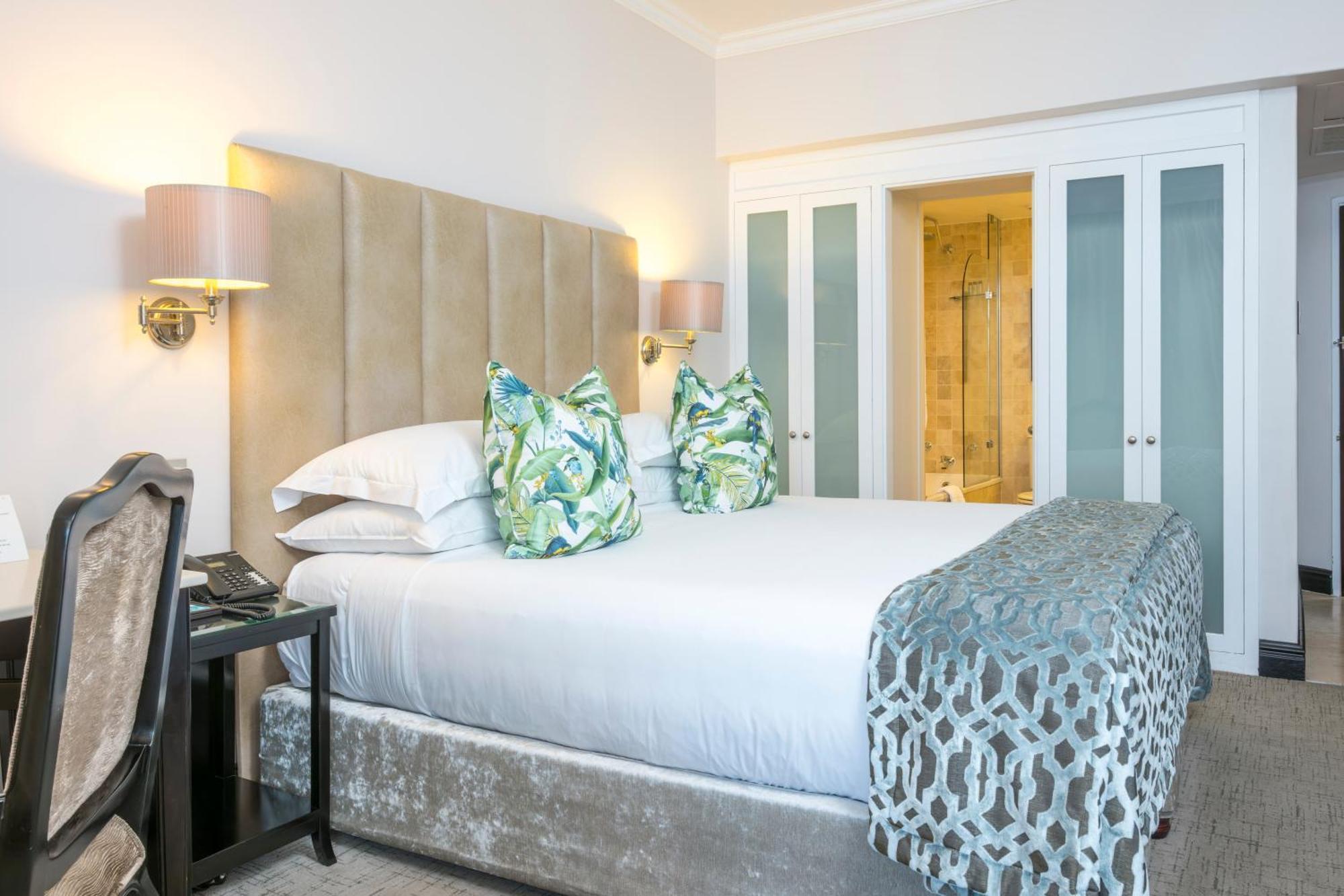 Beverly Hills Дърбан Екстериор снимка A bedroom at the hotel