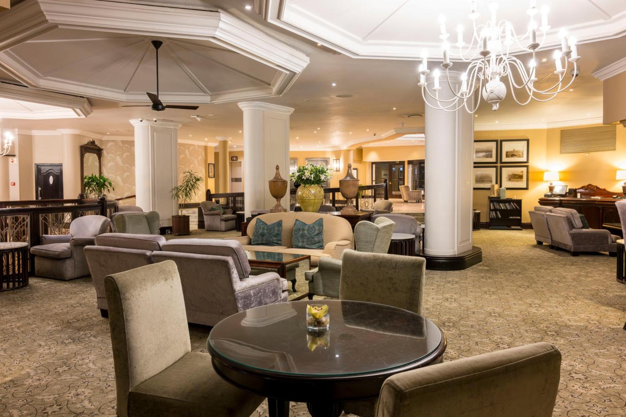 Beverly Hills Дърбан Екстериор снимка The interior of the hotel