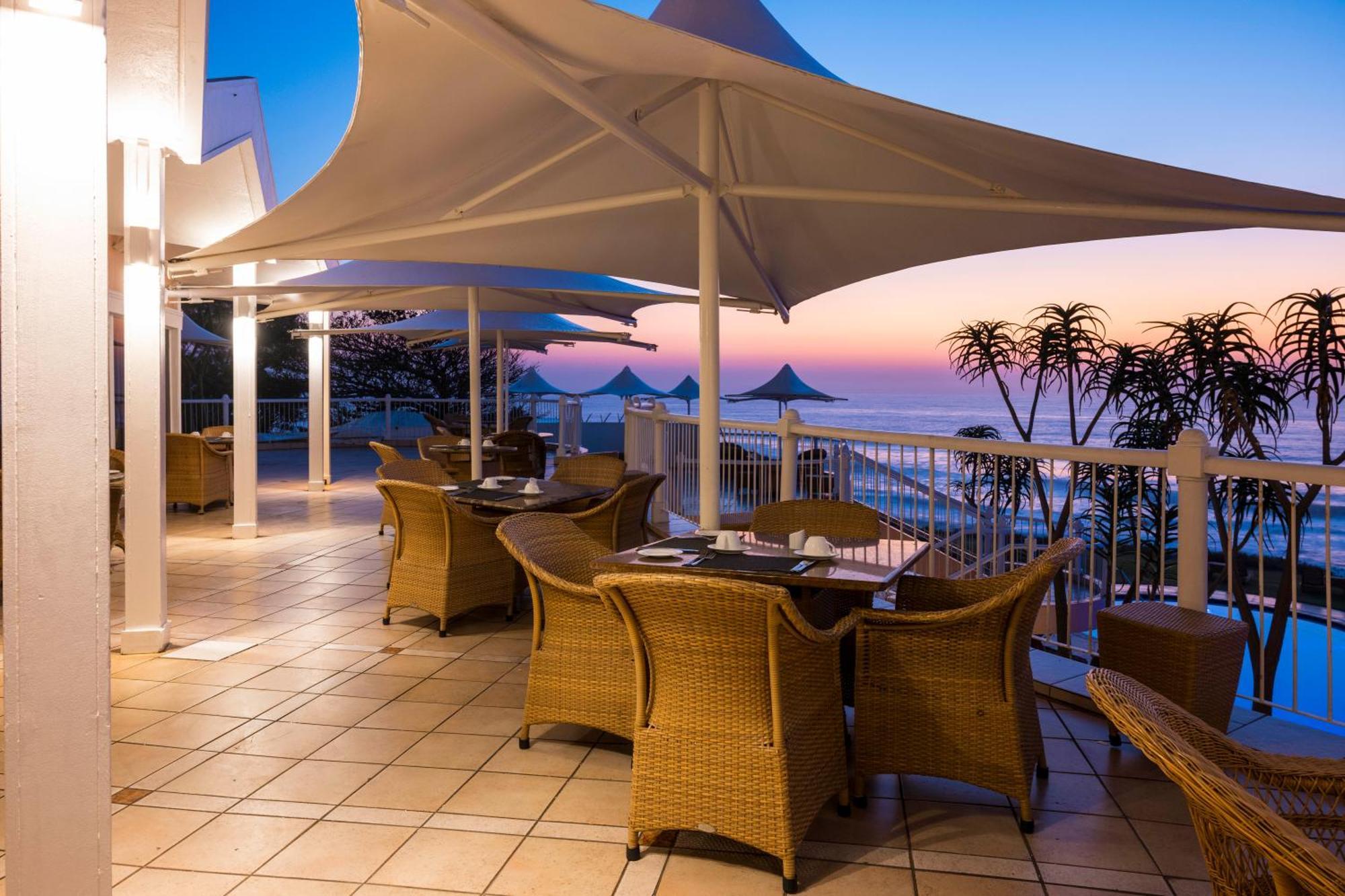 Beverly Hills Дърбан Екстериор снимка The Deck