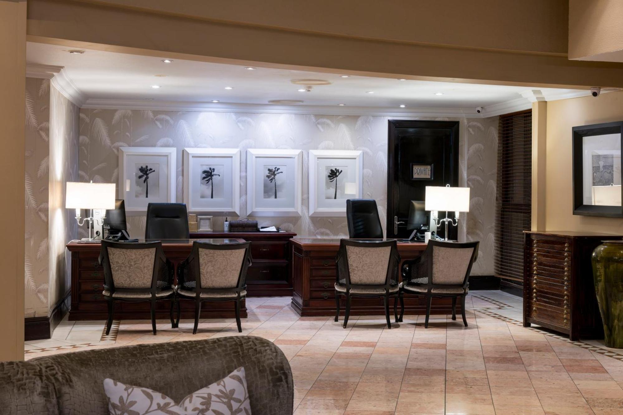 Beverly Hills Дърбан Екстериор снимка Concierge desk at the Four Seasons Hotel, Washington, D.C.