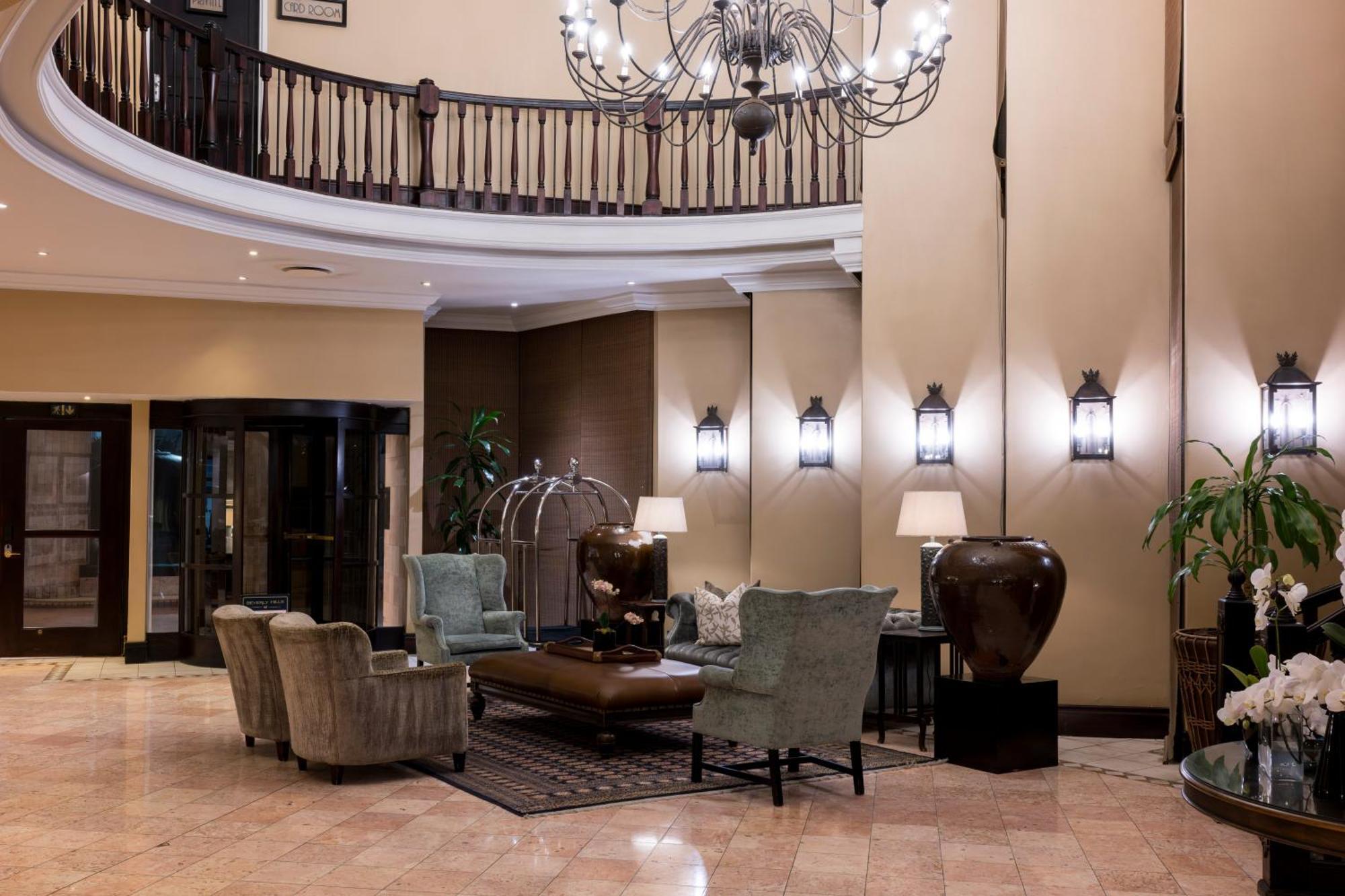 Beverly Hills Дърбан Екстериор снимка The lobby of the hotel