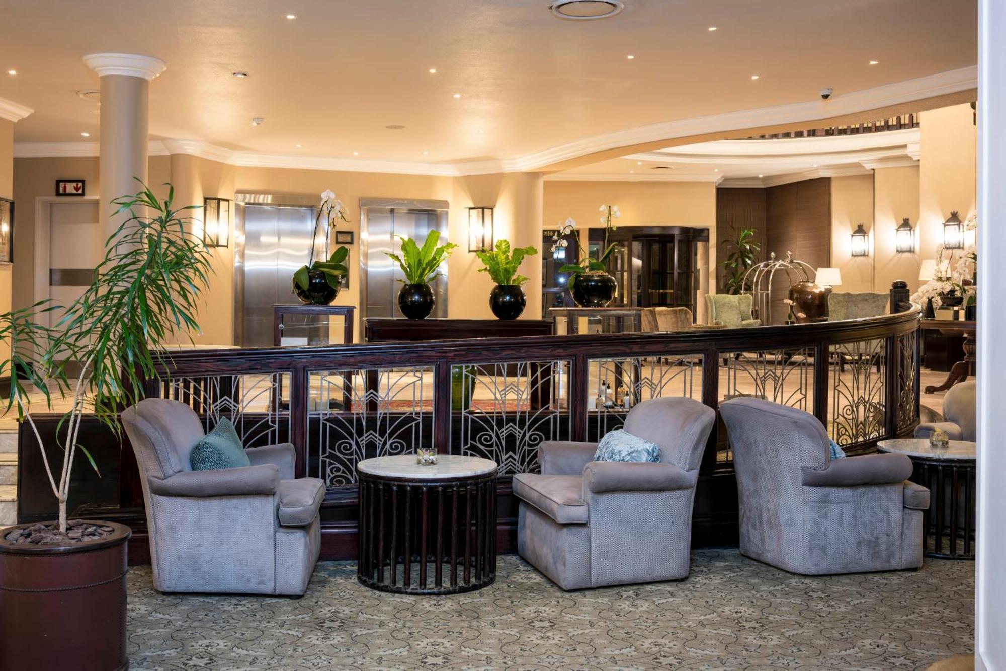 Beverly Hills Дърбан Екстериор снимка The lobby of the hotel