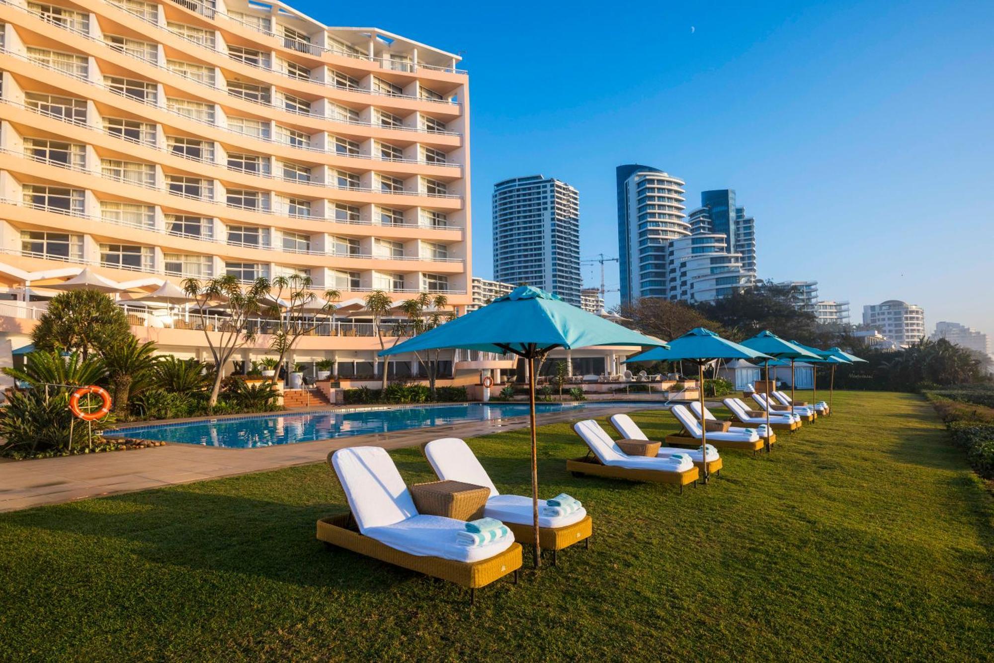Beverly Hills Дърбан Екстериор снимка The pool at The Oberoi Mumbai