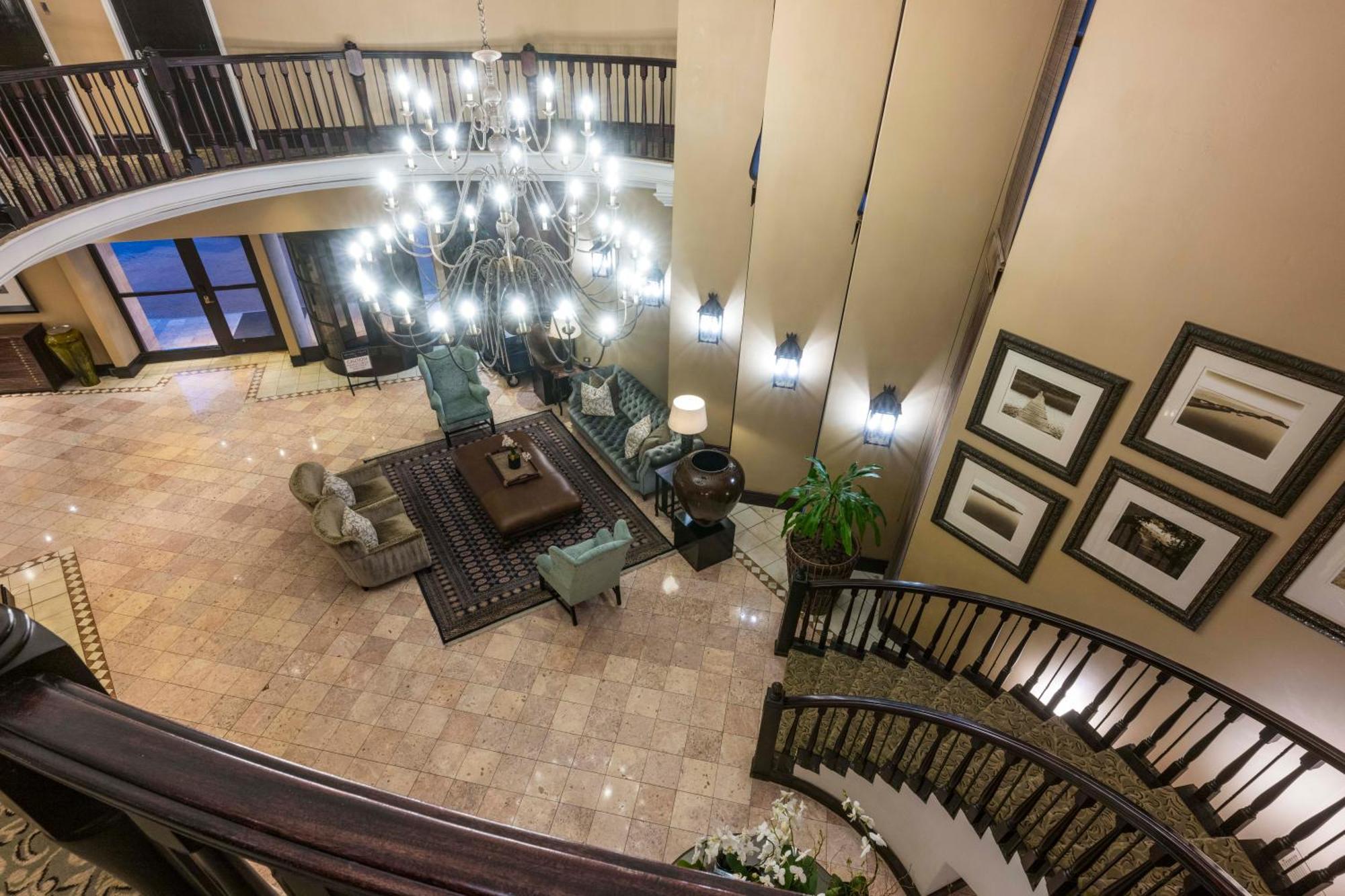 Beverly Hills Дърбан Екстериор снимка The lobby of the hotel